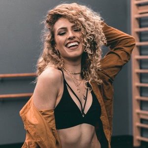 Meet your Posher, Yanessa